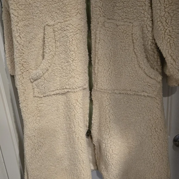 Free People Cozy Cream Sherpa Long Hooded Coat W/ Army Green 2way Zipper. Size S - Picture 4 of 9